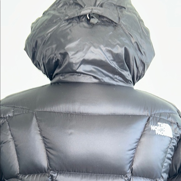 The North Face Women's Black Puffer Jacket - Picture 4 of 16